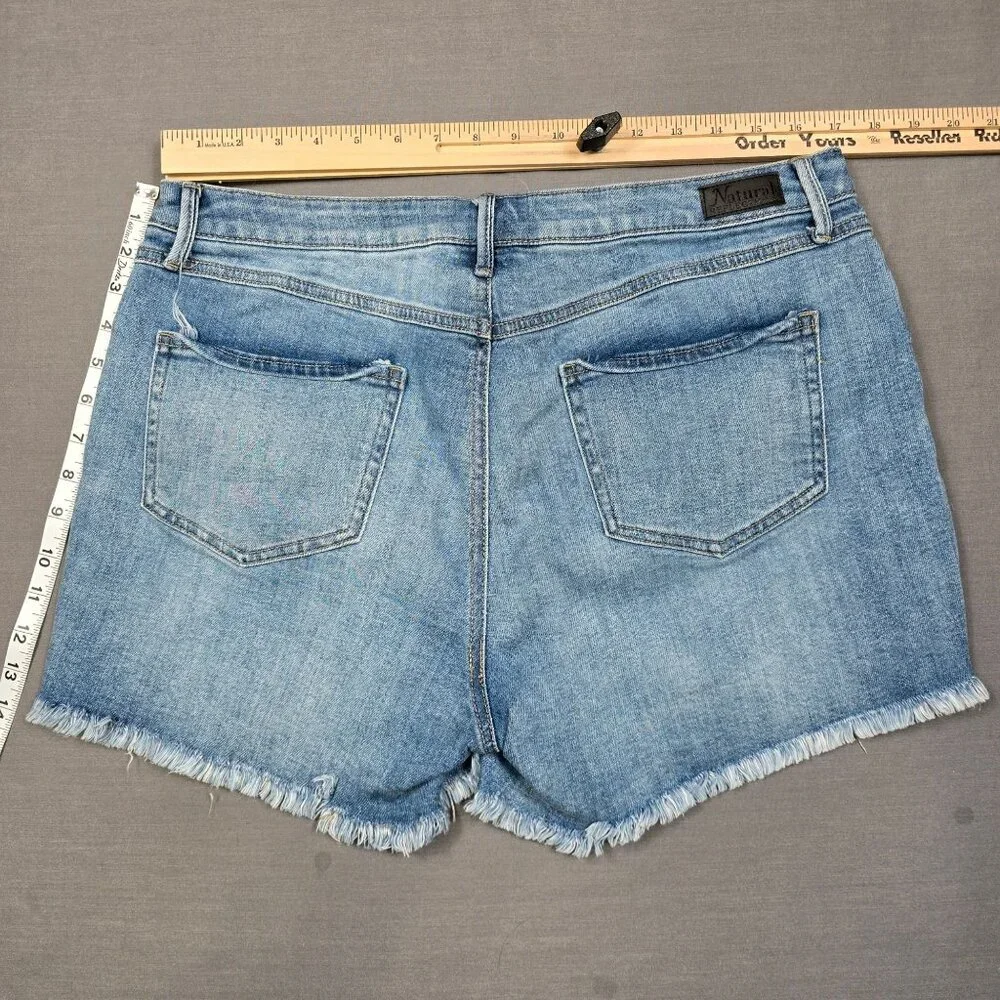 Natural Reflections Size 12 Denim Cutoff Frayed Relaxed Fit Blue Jean Shorts - Picture 5 of 5